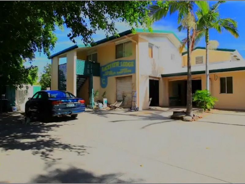 7 WATERFORD COURT, Bundall QLD 4217