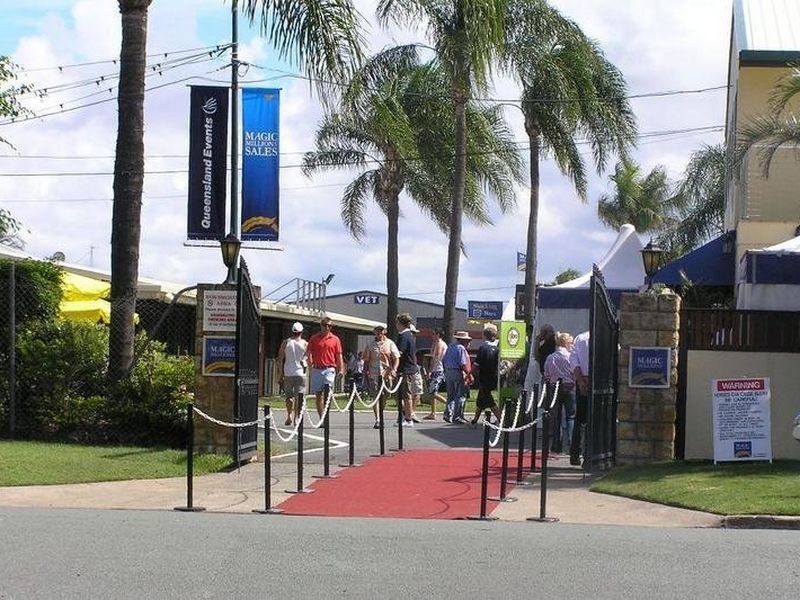 7 WATERFORD COURT, Bundall QLD 4217