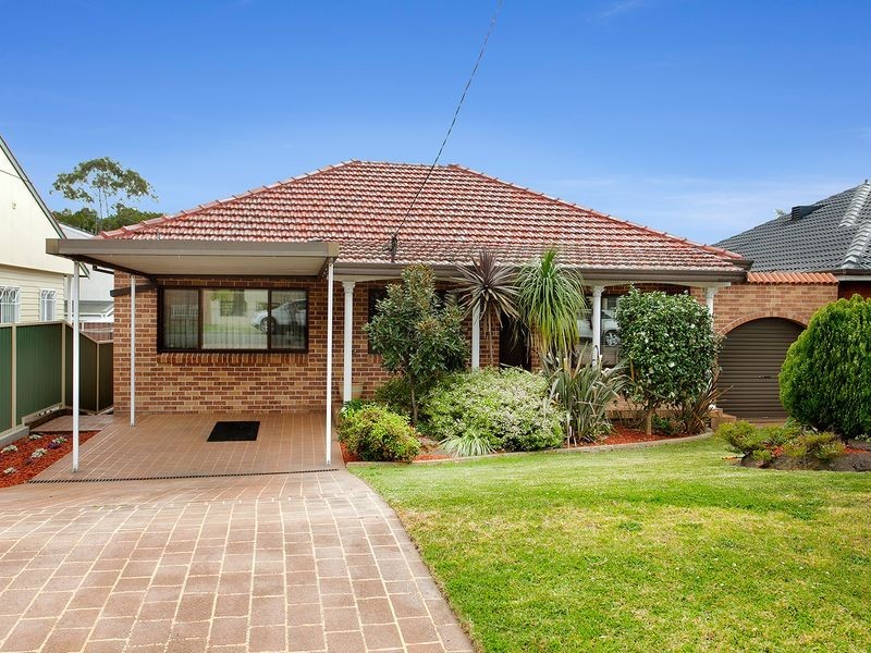 5 LYNWEN CRESCENT, Banksia NSW 2216