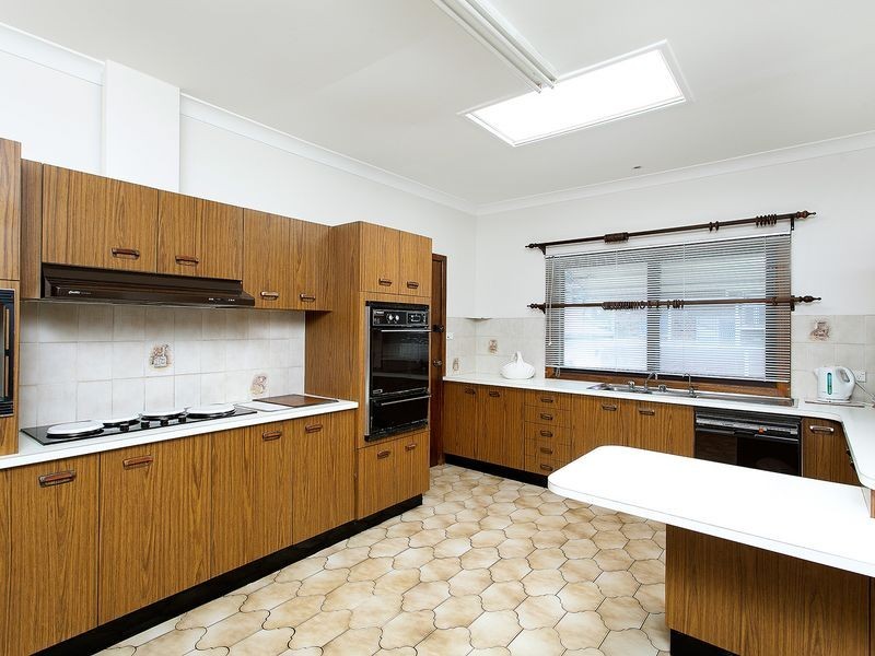 5 LYNWEN CRESCENT, Banksia NSW 2216