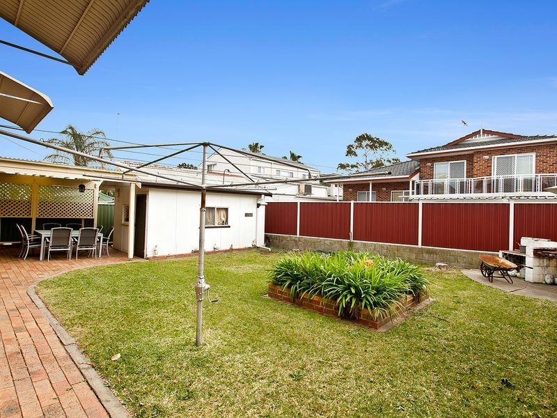 5 LYNWEN CRESCENT, Banksia NSW 2216