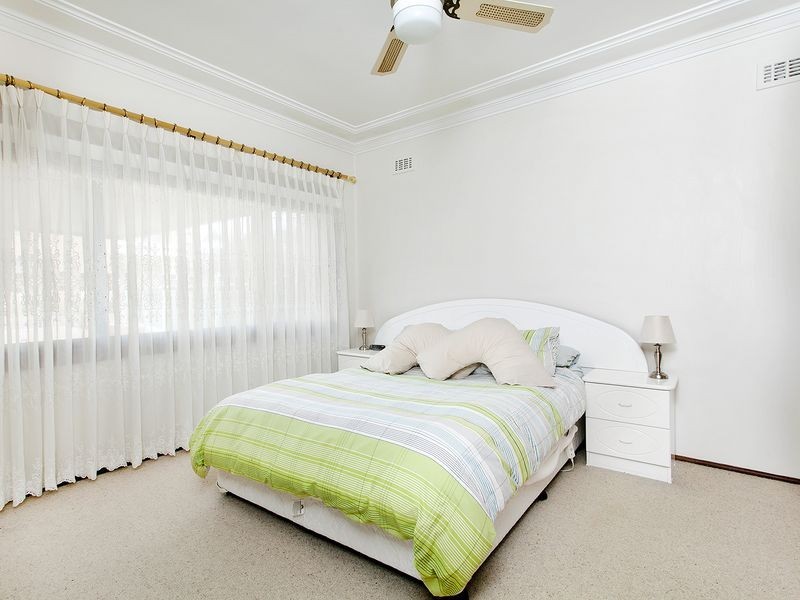 5 LYNWEN CRESCENT, Banksia NSW 2216