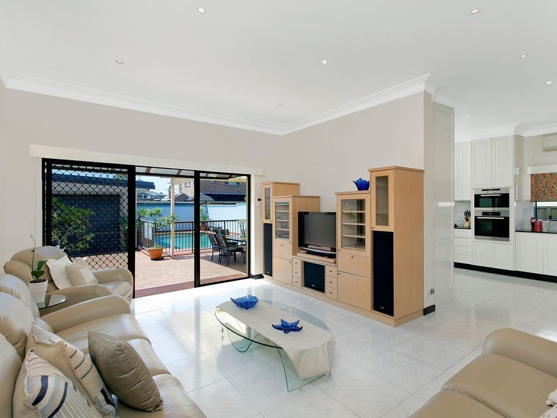 26 CARINYA AVENUE, Brighton-le-sands NSW 2216