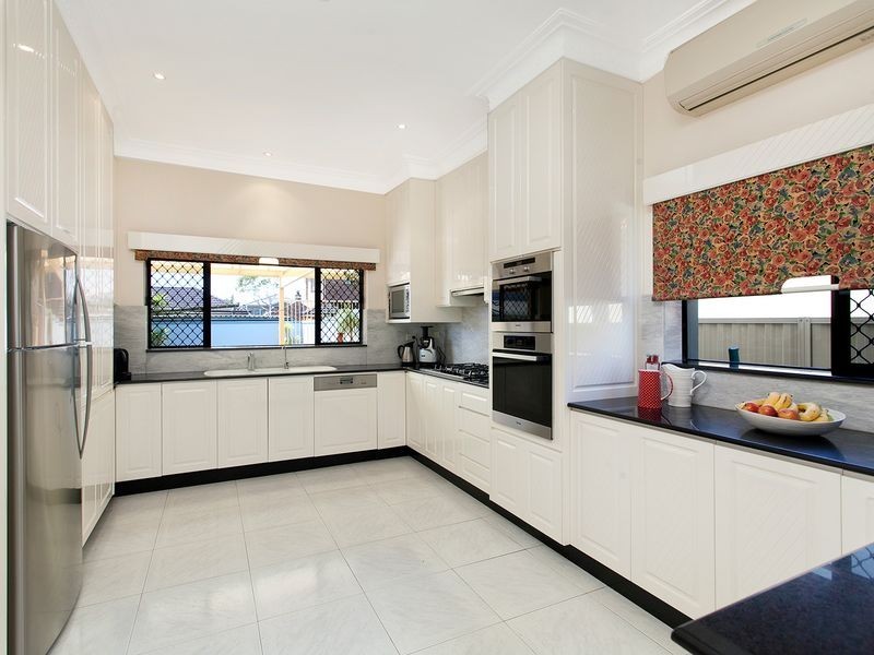 26 CARINYA AVENUE, Brighton-le-sands NSW 2216