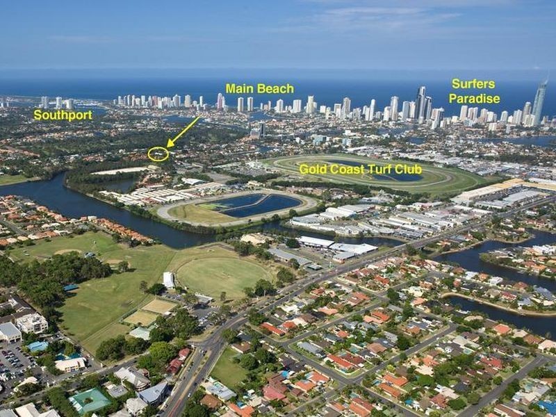 7 WATERFORD COURT, Bundall QLD 4217