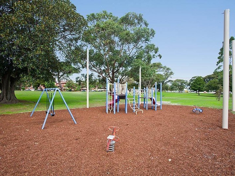 120 CHUTER AVE, Ramsgate NSW 2217