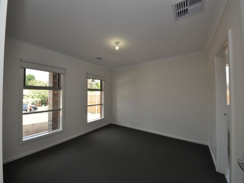 13 Cutts Avenue, Croydon VIC 3136