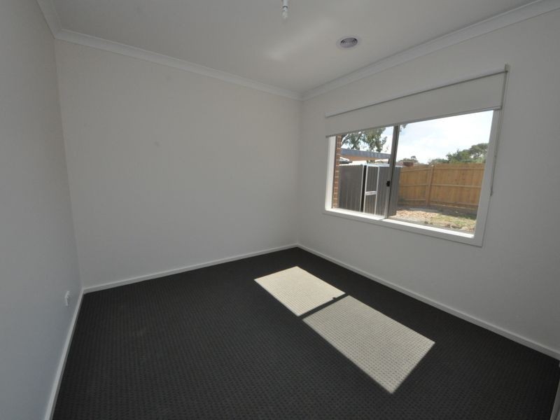 13 Cutts Avenue, Croydon VIC 3136