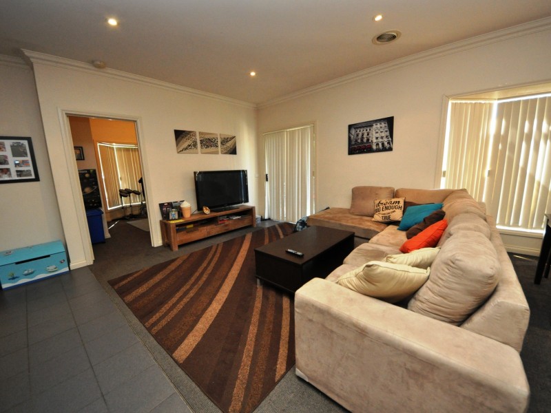 1/87 Liverpool Road, Kilsyth VIC 3137