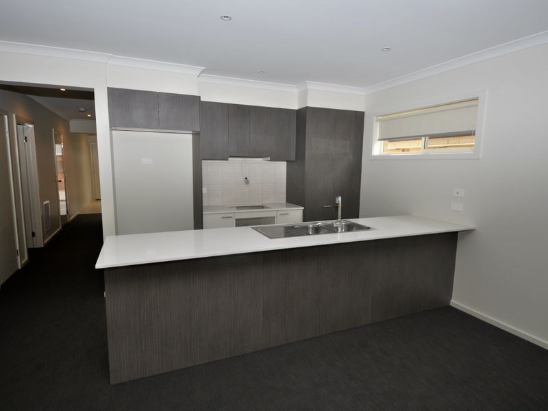 39 Tanika Circuit, Croydon VIC 3136