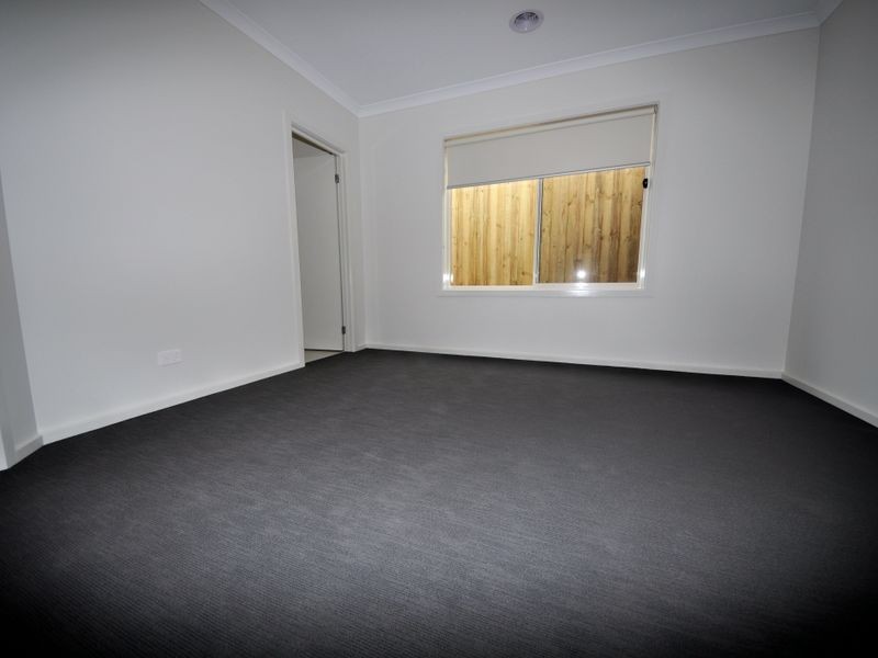 39 Tanika Circuit, Croydon VIC 3136