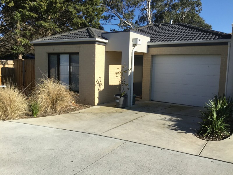 10 White Flats Terrace, Croydon VIC 3136