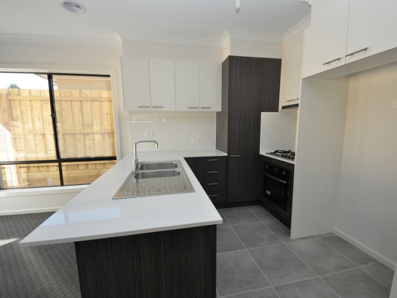10 White Flats Terrace, Croydon VIC 3136