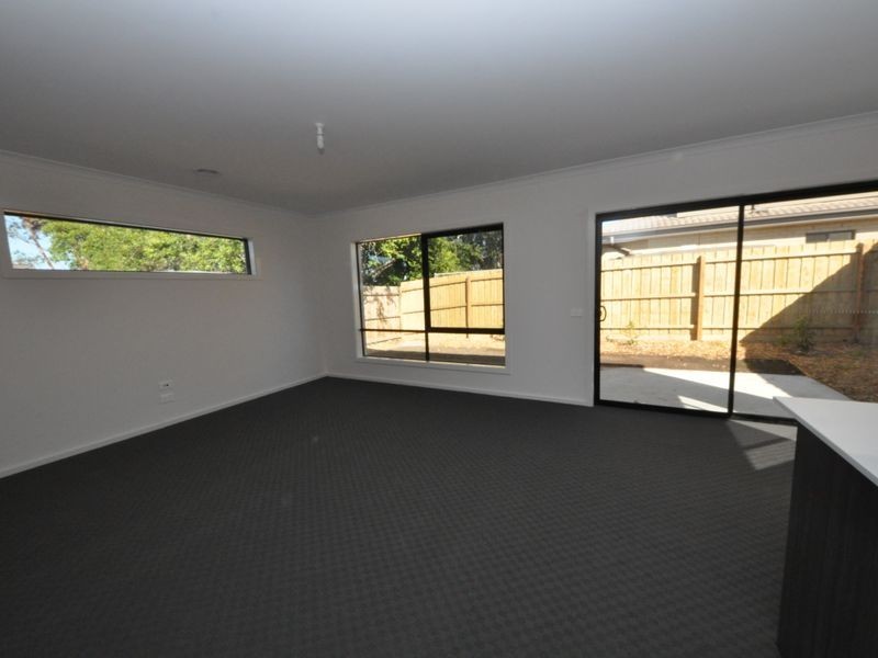 10 White Flats Terrace, Croydon VIC 3136