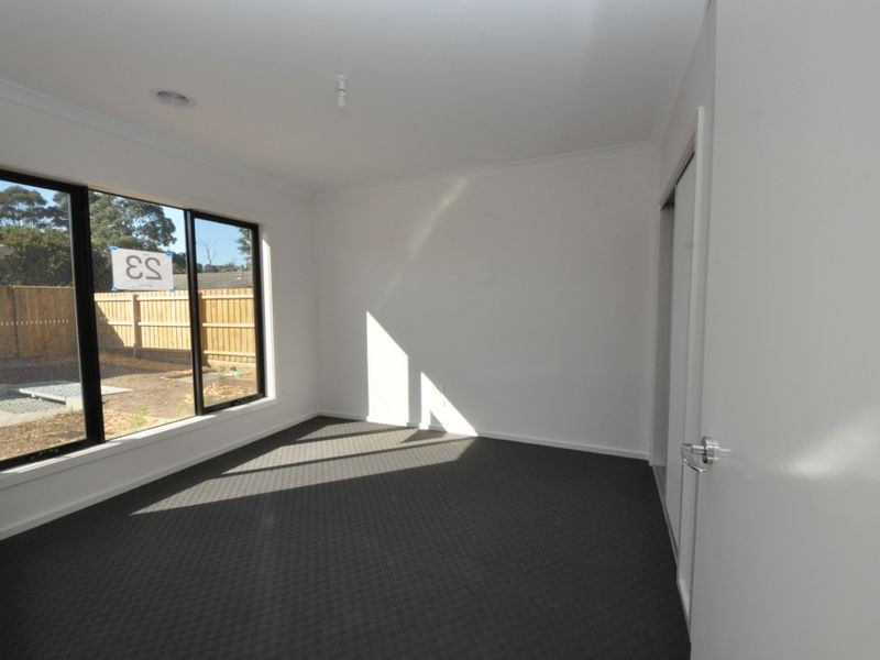 10 White Flats Terrace, Croydon VIC 3136