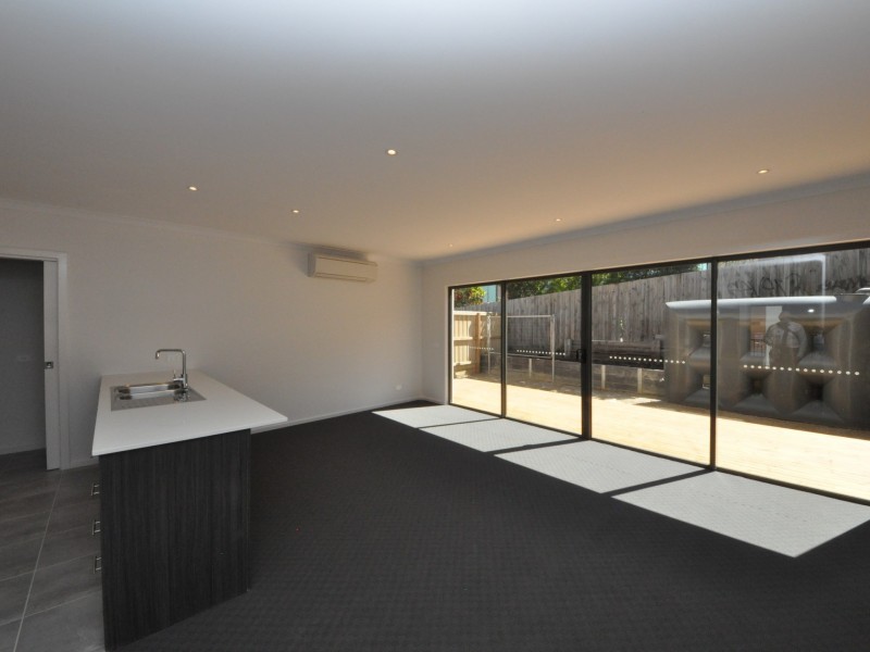 14 Yellowgum Crescent (1-5 Centra, Mooroolbark VIC 3138