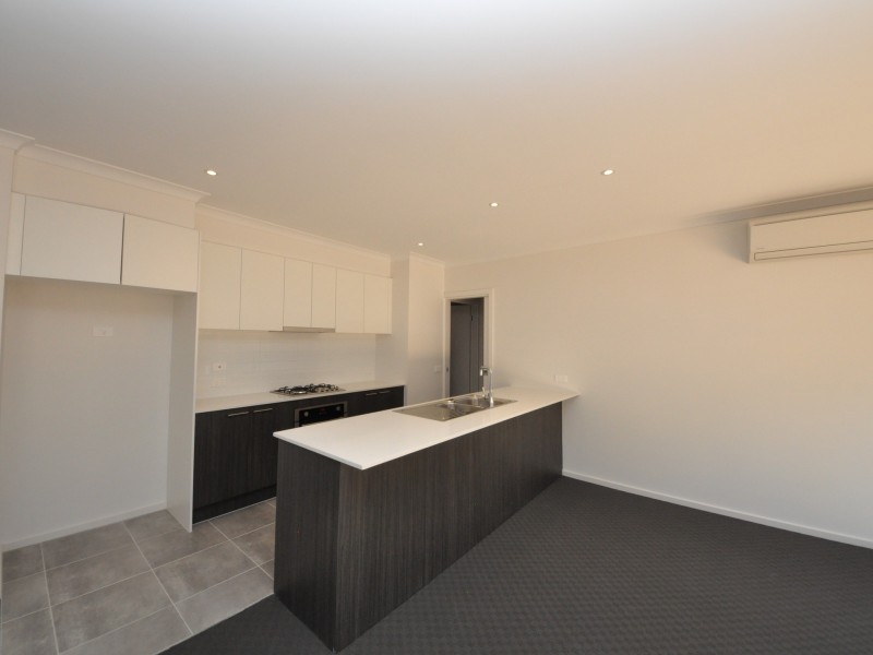 14 Yellowgum Crescent (1-5 Centra, Mooroolbark VIC 3138