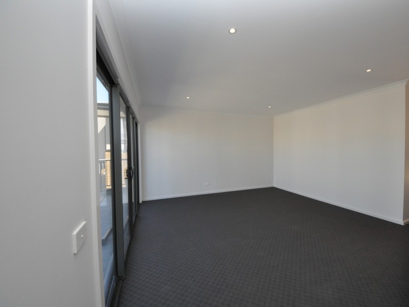 14 Yellowgum Crescent (1-5 Centra, Mooroolbark VIC 3138