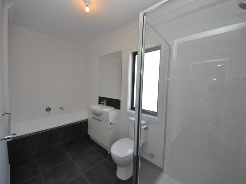 14 Yellowgum Crescent (1-5 Centra, Mooroolbark VIC 3138