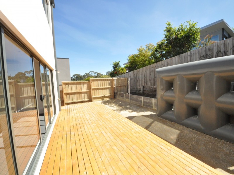 14 Yellowgum Crescent (1-5 Centra, Mooroolbark VIC 3138