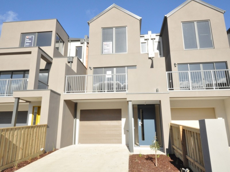 12 Yellowgum Crescent (1-5 Centra, Mooroolbark VIC 3138