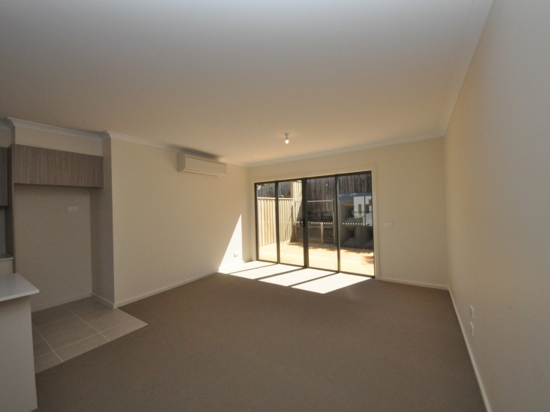 12 Yellowgum Crescent (1-5 Centra, Mooroolbark VIC 3138