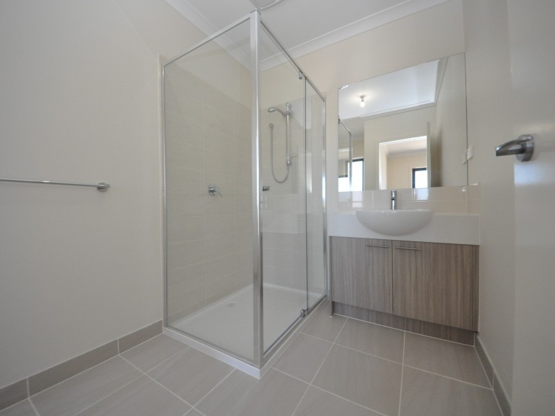 12 Yellowgum Crescent (1-5 Centra, Mooroolbark VIC 3138
