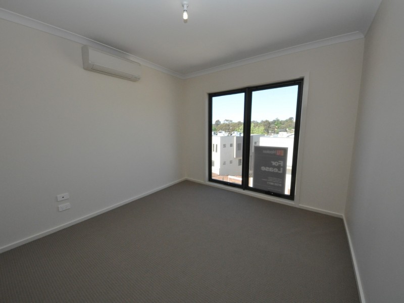 12 Yellowgum Crescent (1-5 Centra, Mooroolbark VIC 3138