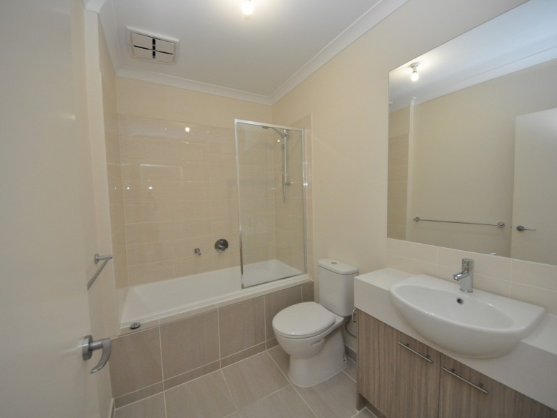 12 Yellowgum Crescent (1-5 Centra, Mooroolbark VIC 3138