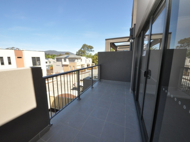 12 Yellowgum Crescent (1-5 Centra, Mooroolbark VIC 3138
