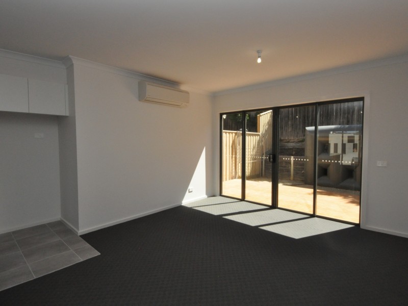 6 Yellowgum Crescent (1-5 Centra, Mooroolbark VIC 3138