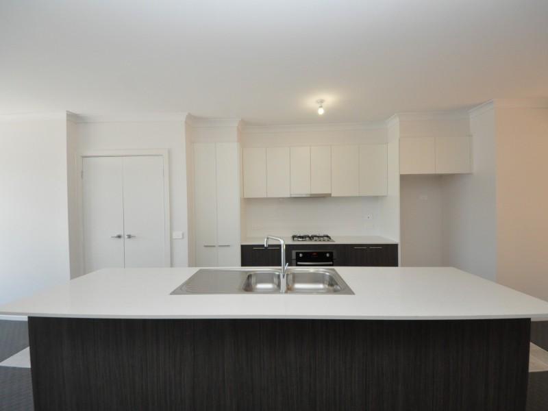 6 Yellowgum Crescent (1-5 Centra, Mooroolbark VIC 3138