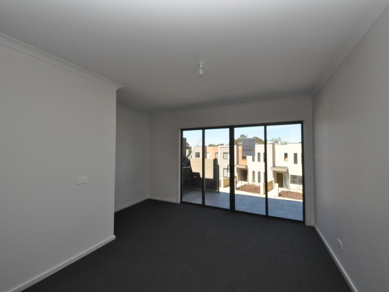 6 Yellowgum Crescent (1-5 Centra, Mooroolbark VIC 3138