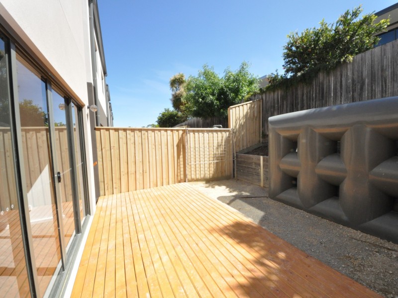 6 Yellowgum Crescent (1-5 Centra, Mooroolbark VIC 3138