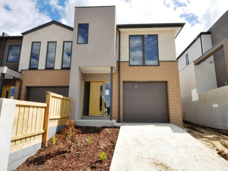 16 Yellowgum Crescent (1-5 Centra, Mooroolbark VIC 3138