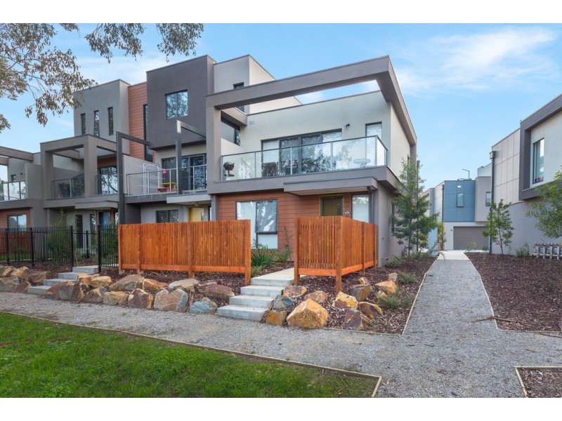 17 Lithgow Way, Mooroolbark VIC 3138