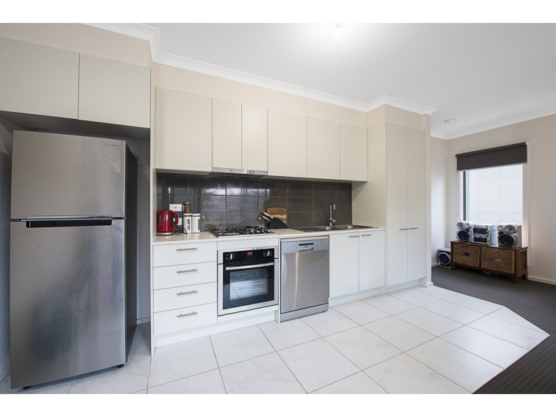 17 Lithgow Way, Mooroolbark VIC 3138