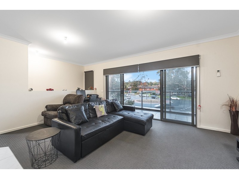 17 Lithgow Way, Mooroolbark VIC 3138