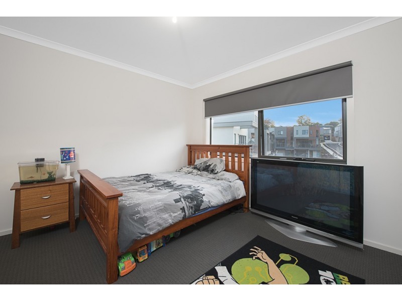 17 Lithgow Way, Mooroolbark VIC 3138