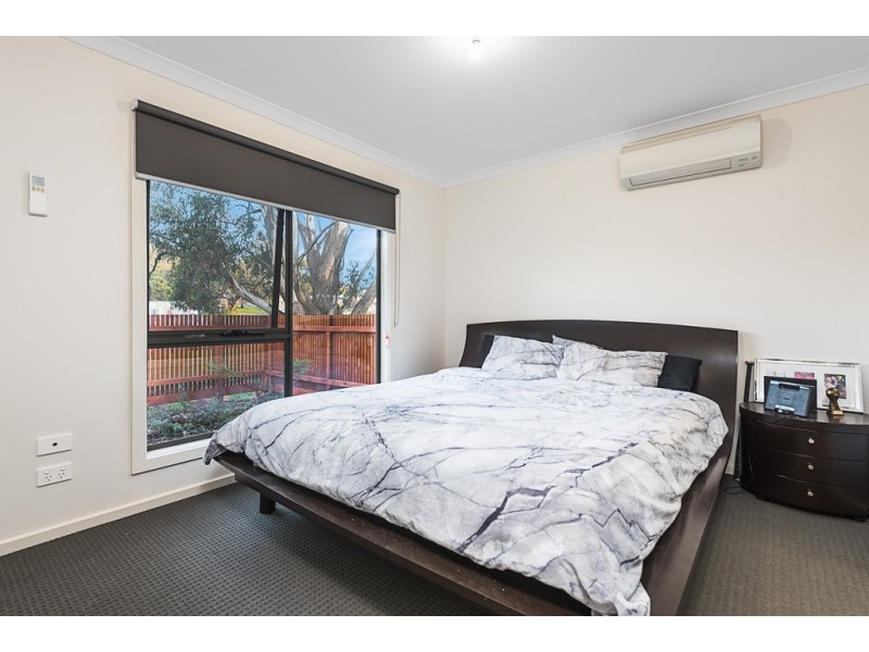 17 Lithgow Way, Mooroolbark VIC 3138