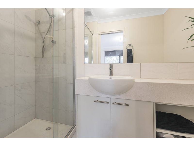 17 Lithgow Way, Mooroolbark VIC 3138