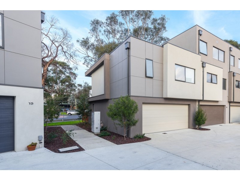 17 Lithgow Way, Mooroolbark VIC 3138