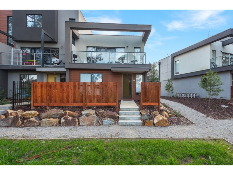 17 Lithgow Way, Mooroolbark VIC 3138