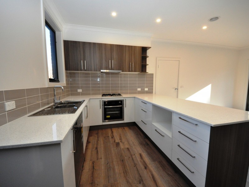 1 24 Mountain View Rd (1 Argyle, Kilsyth VIC 3137