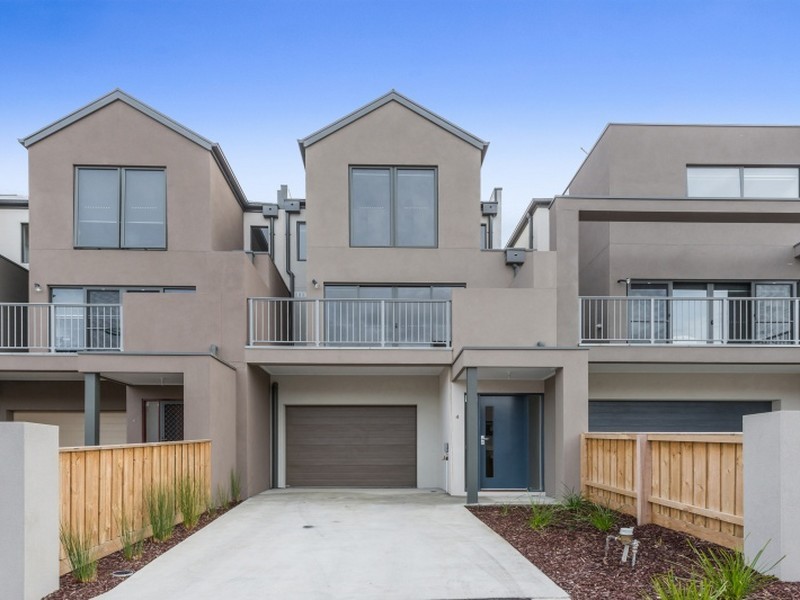 4 Yellow Gum Crescent, Mooroolbark VIC 3138