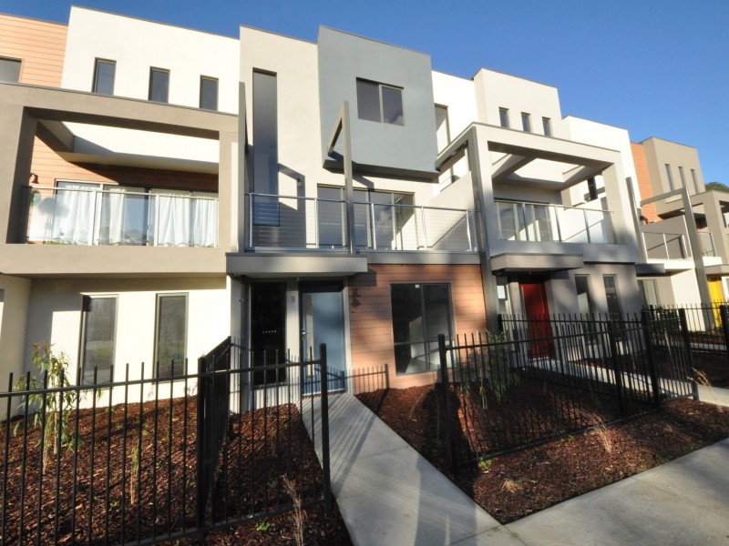 8 Lithgow Way (1-5 Central Ave), Mooroolbark VIC 3138