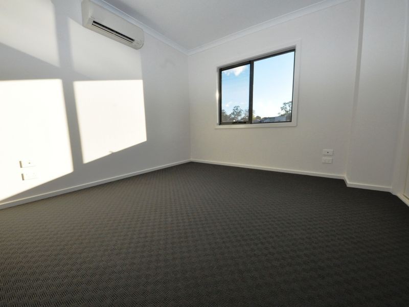 8 Lithgow Way (1-5 Central Ave), Mooroolbark VIC 3138