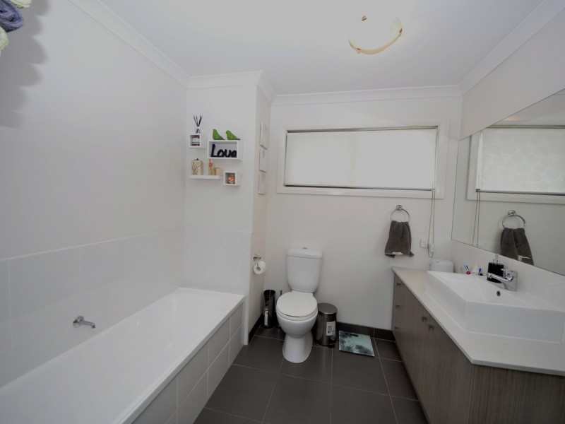 1A Lockhart Court, Kilsyth VIC 3137