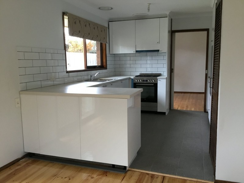 69 Chalcot Drive, Endeavour Hills VIC 3802