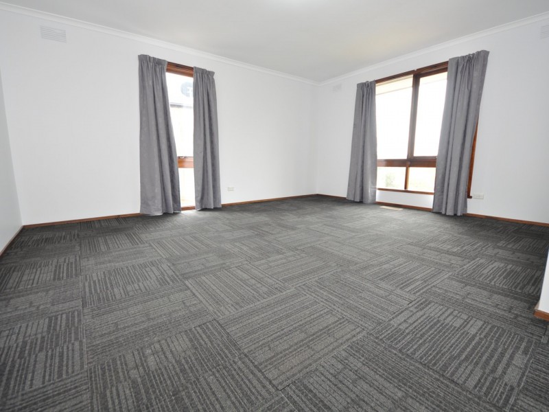 69 Chalcot Drive, Endeavour Hills VIC 3802